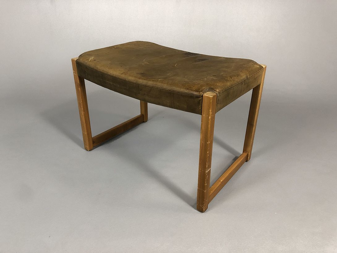 Foto Brown Leather Footrest with Wooden Frame
