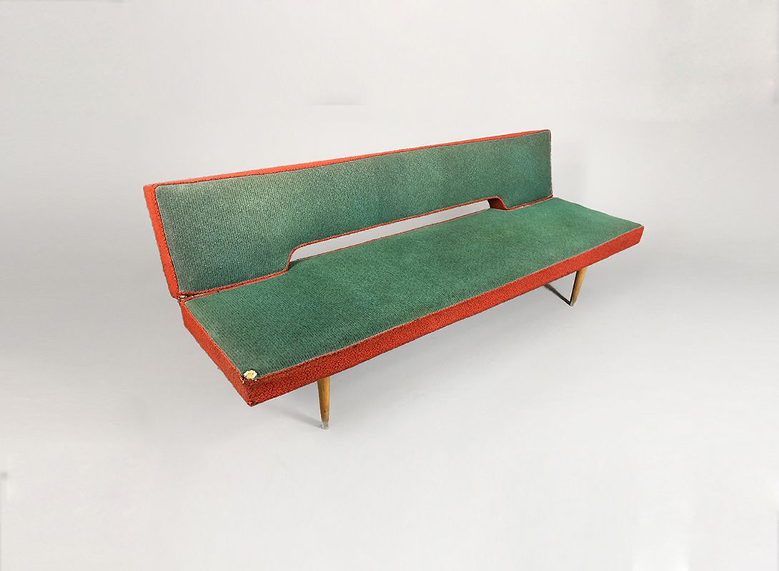 Foto Day Bed Green Upholstery Red Surrounding