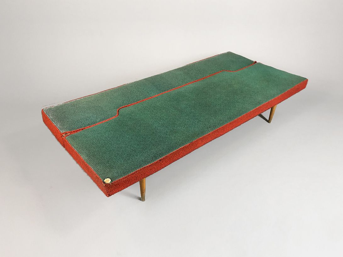 Foto Day Bed Green Upholstery Red Surrounding