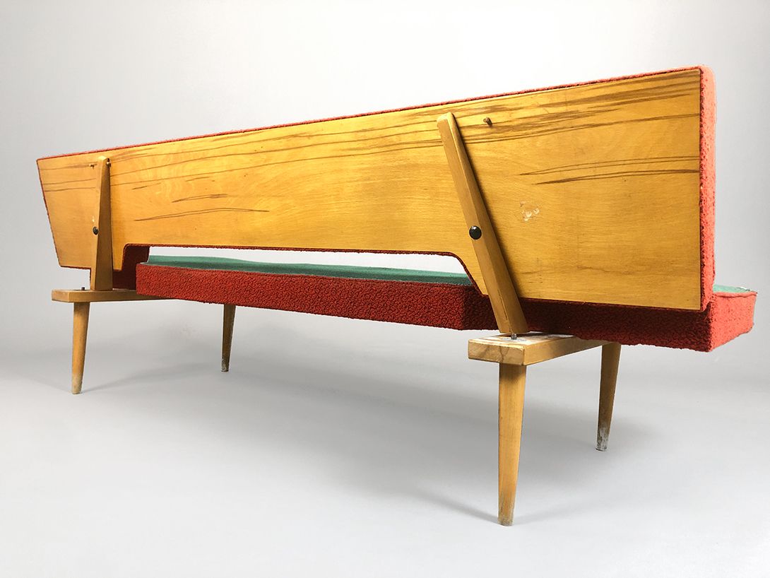 Foto Day Bed Green Upholstery Red Surrounding
