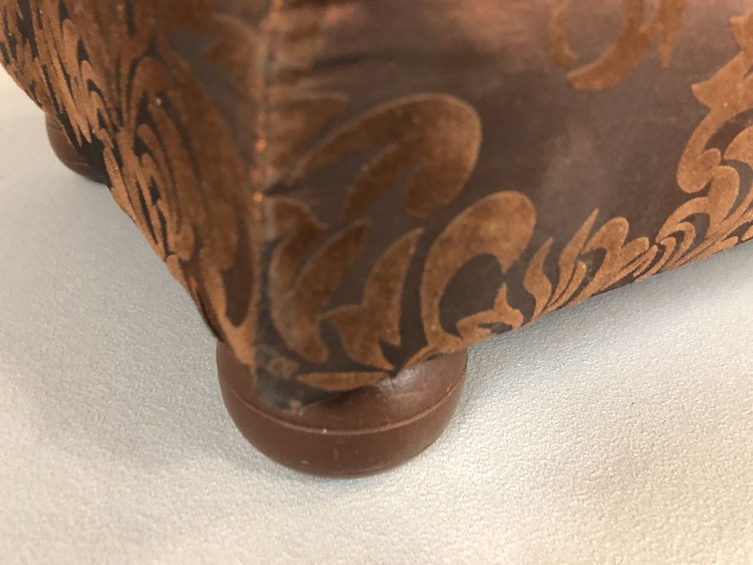 Foto Ottoman Brown with Ornaments