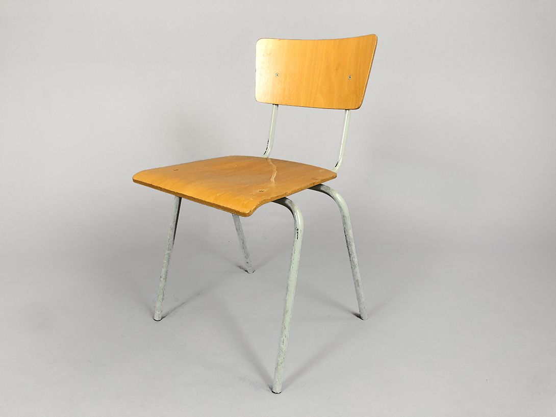 Foto Wooden Chair with Metal Frame