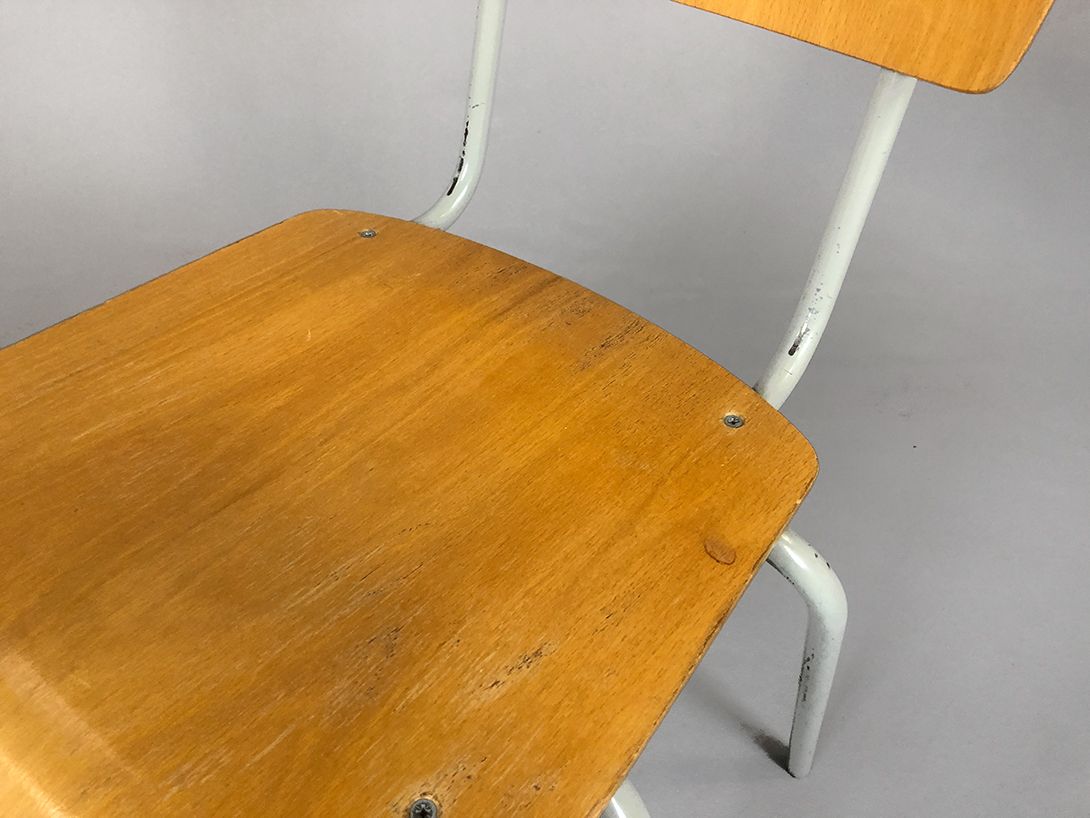 Foto Wooden Chair with Metal Frame