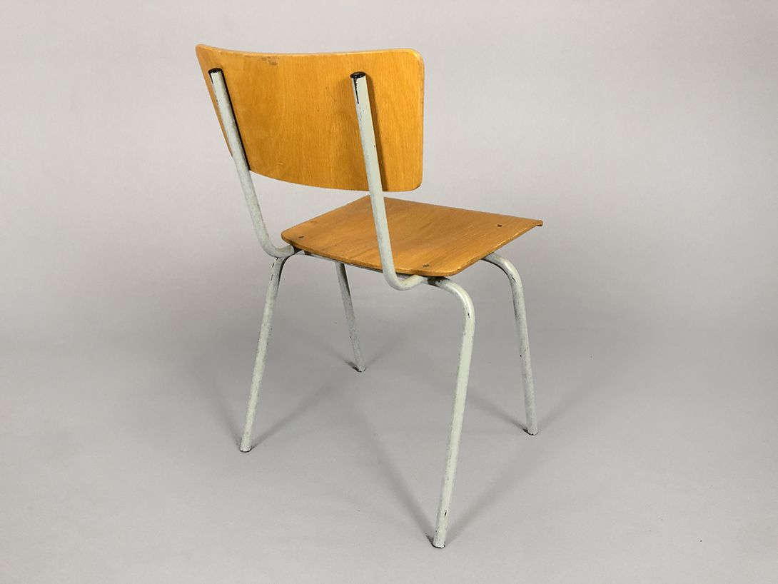 Foto Wooden Chair with Metal Frame