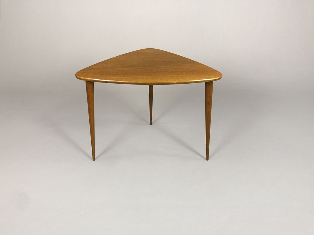 Foto Set of Two Nesting Tables h54x76x48