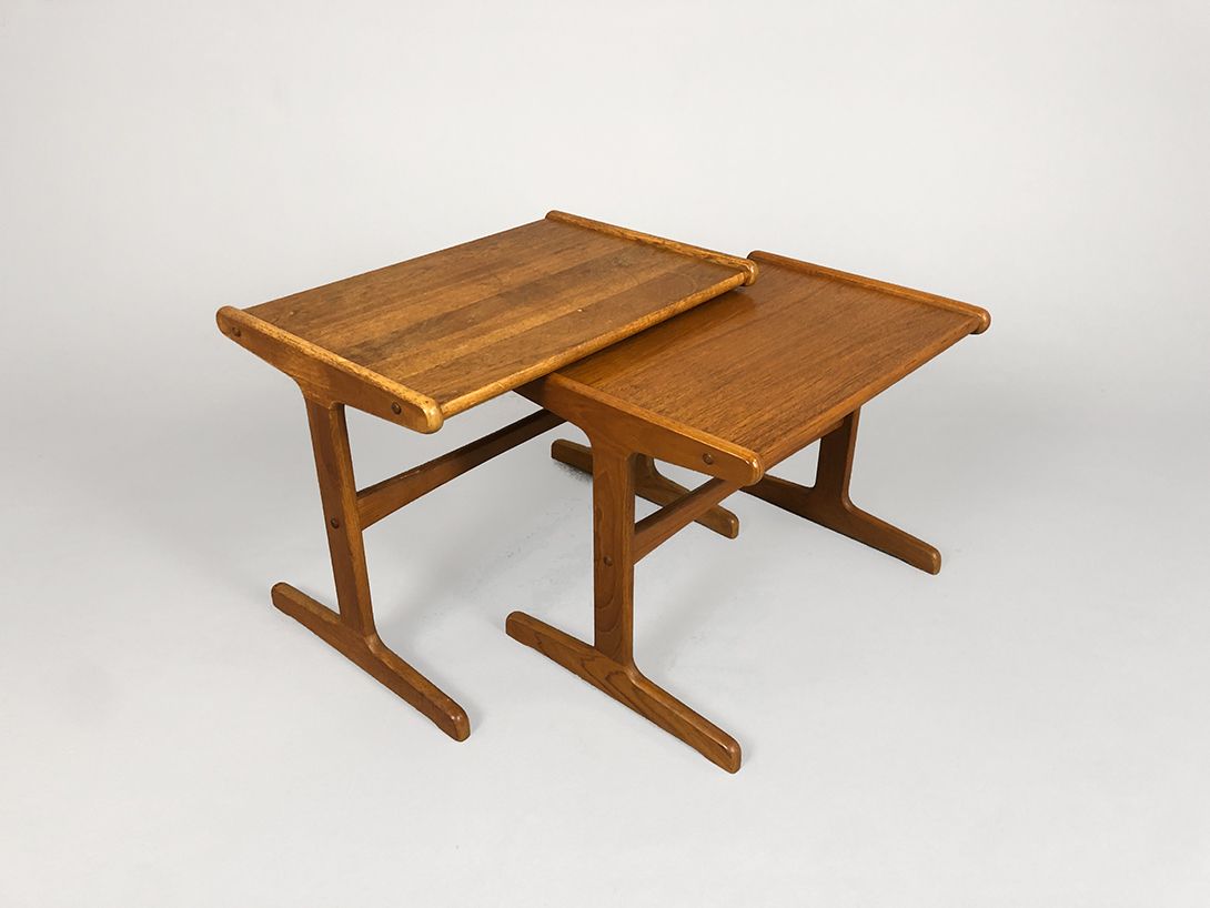 Foto Set of Two Teak Nesting Tables H47x63x41