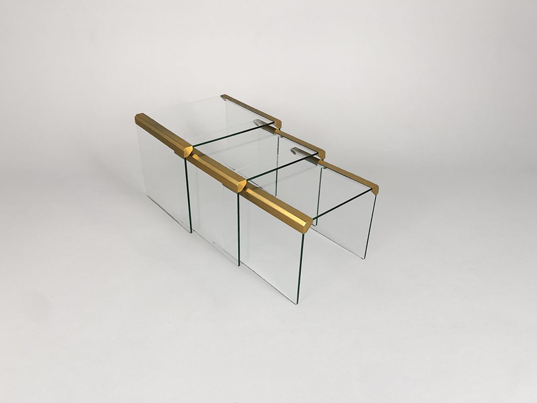 Foto Set of Three Nesting Tables Brass and Glass by Pierangelo Gallotti Italy 1970 h40x48x40