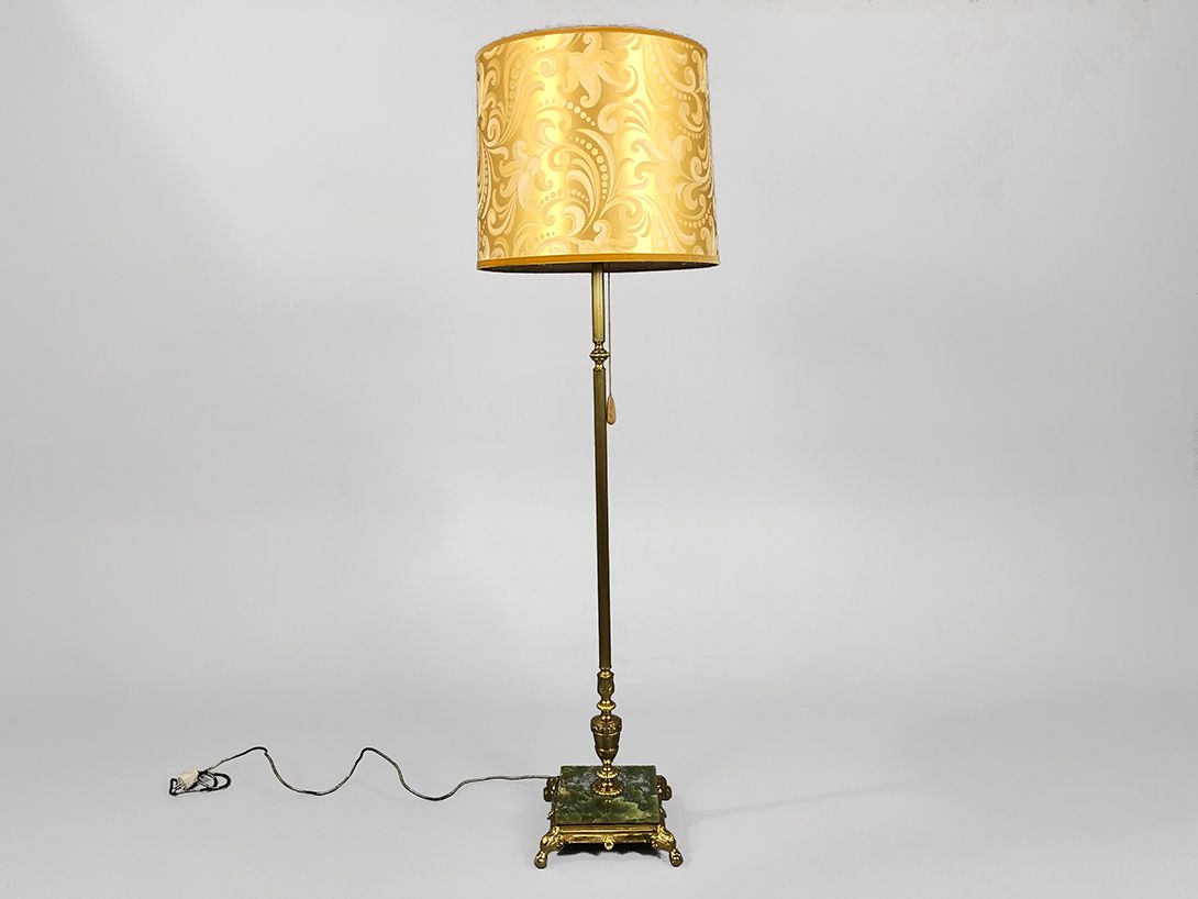 Foto Floor Lamp with Golden Ornate Shade and Brass and Marble Stand h165 F2