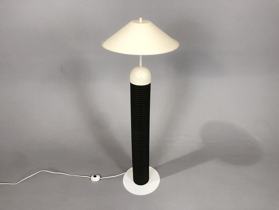 Foto Floor Lamp Black Stand White Shade h114 B1