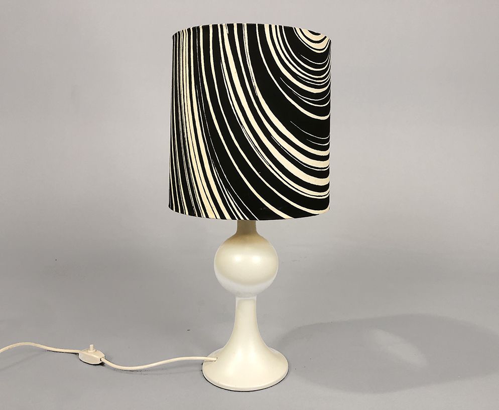 Foto Table Lamp with White Stand and Black and White Shade h55
