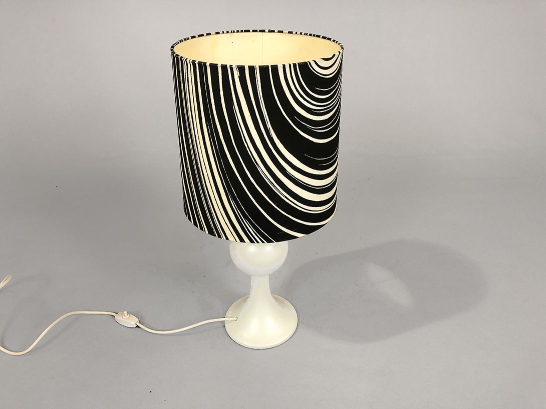 Foto Table Lamp with White Stand and Black and White Shade h55