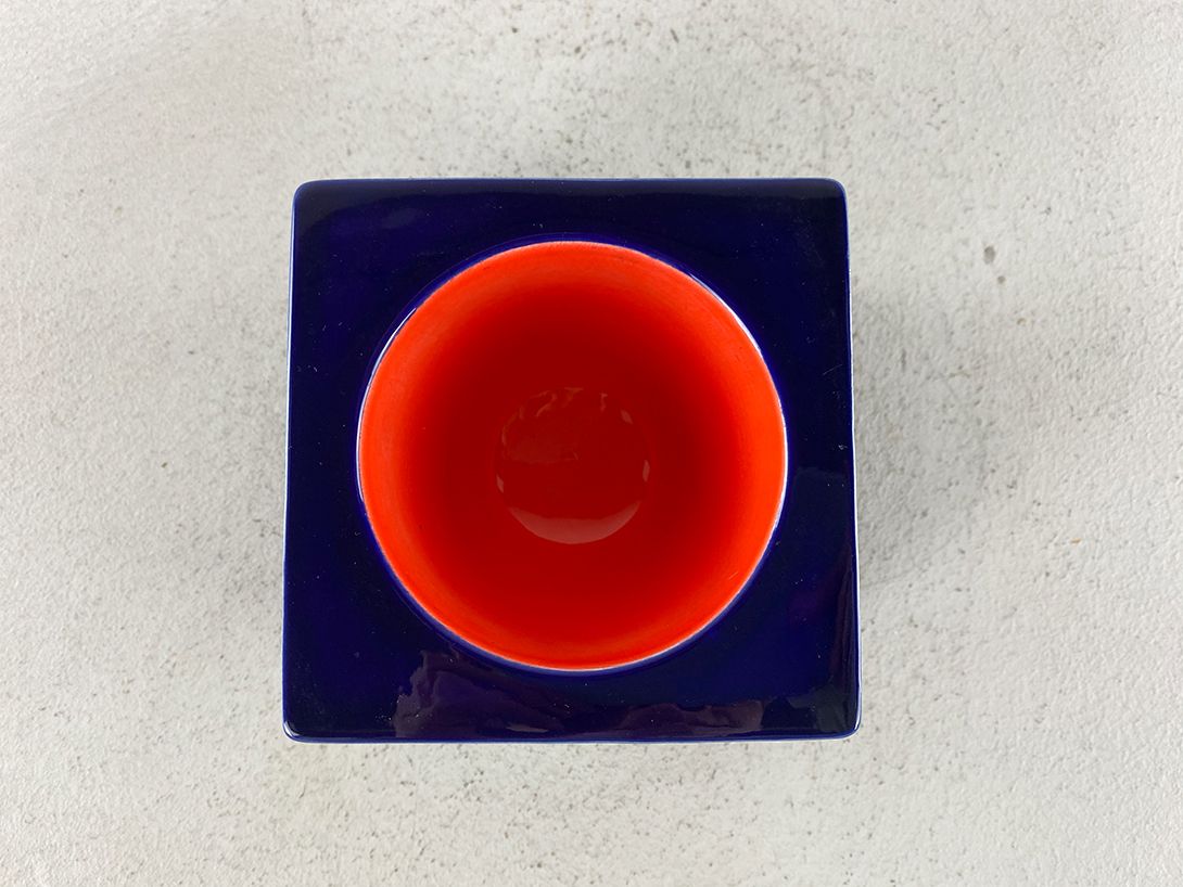 Foto Cube Ashtray with Round Hollow 1976