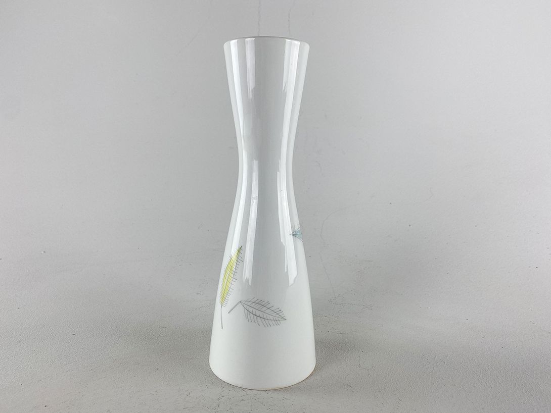 Foto White Vase with Leaves