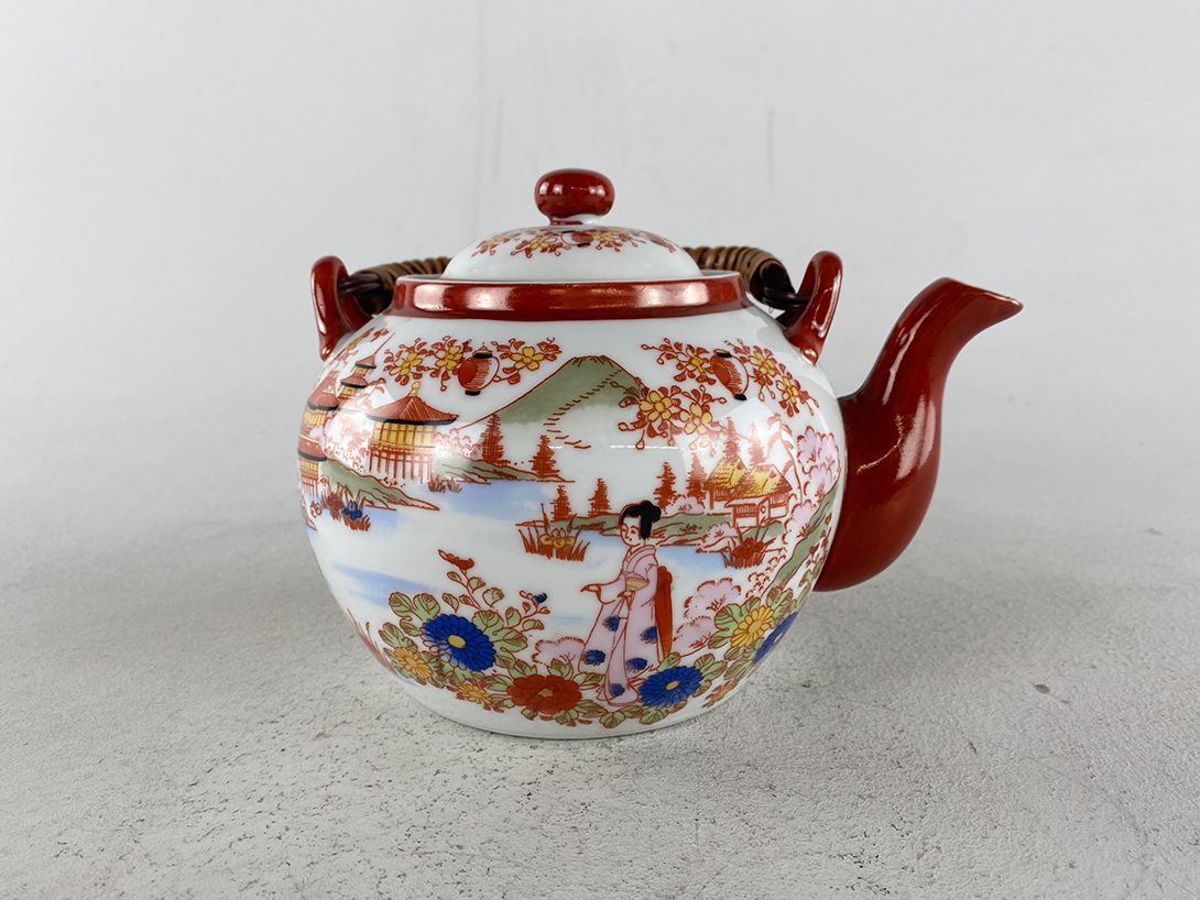 Foto Traditional Chinese Tea Can