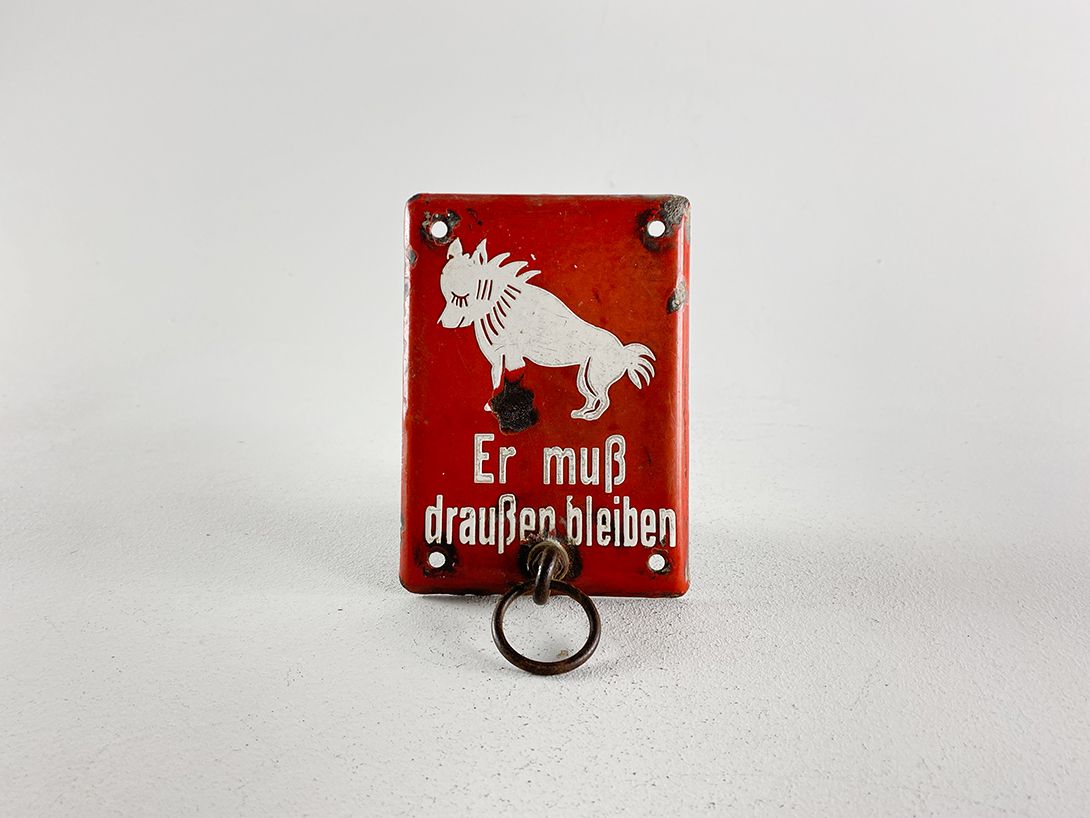 Foto Dog Stays Outside Sign Germany 22B6