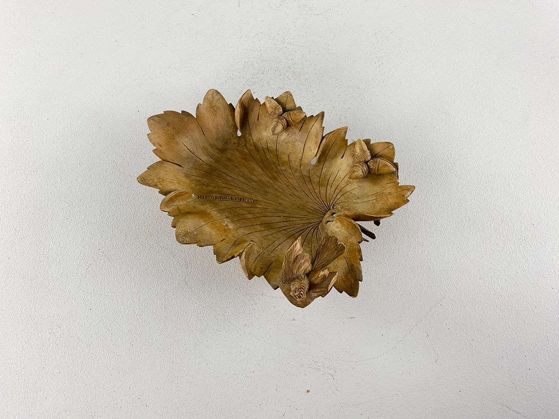 Foto Detailed Leaf Shaped Bowl