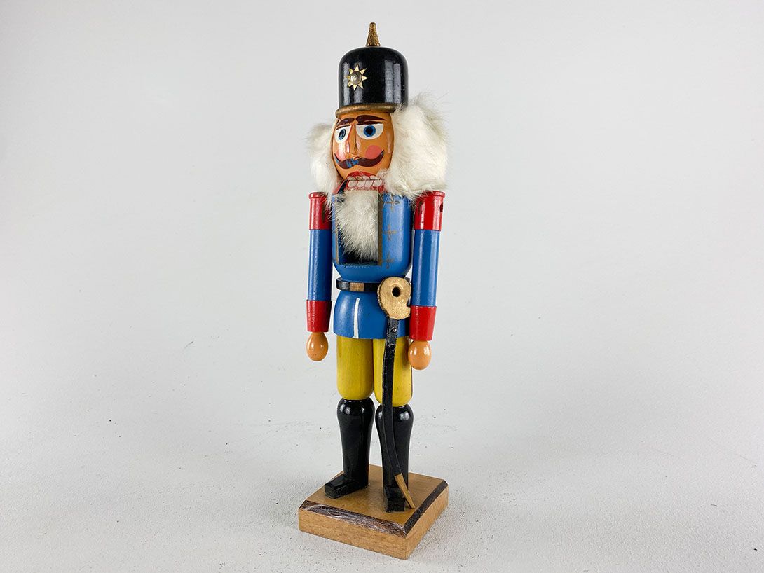 Foto Traditional German Nutcracker Figurine h39