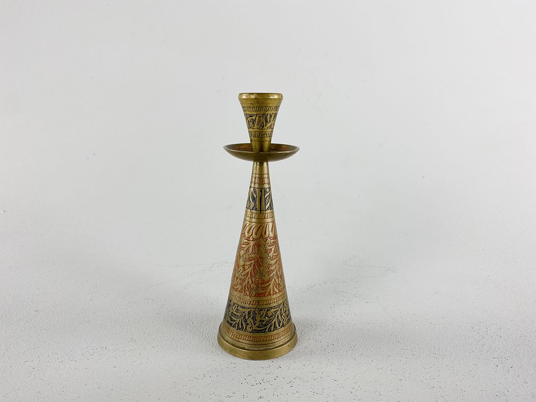 Foto Oriental and Engraved Brass Candle Holder