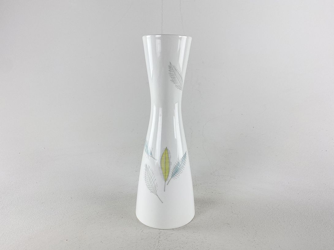 Foto White Vase with Leaves
