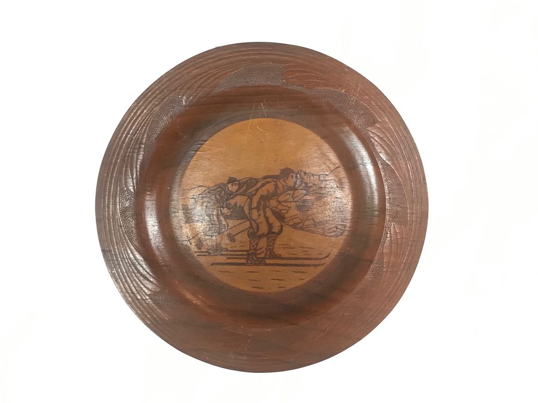 Foto Wooden Wall Plate with Skiers 8A10