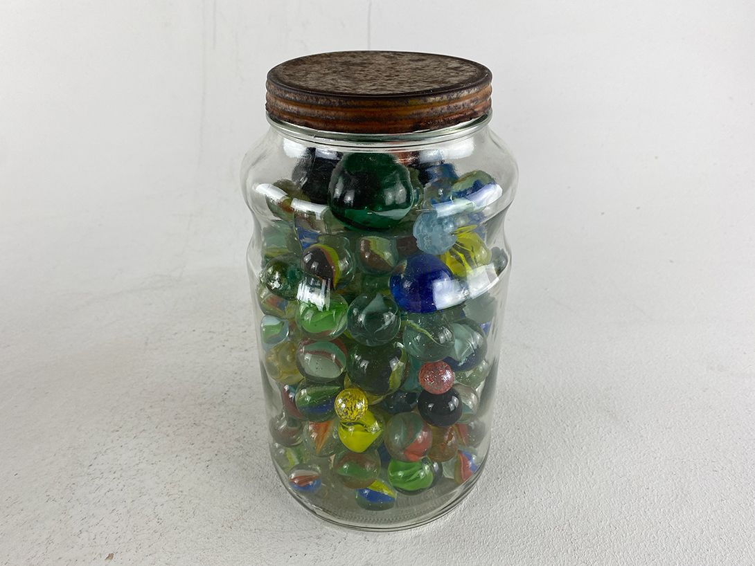 Foto Jar Full Of Marbles //