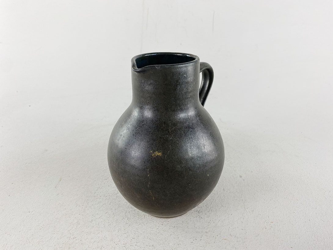 Foto Matte Black Jug Vase h19 C5