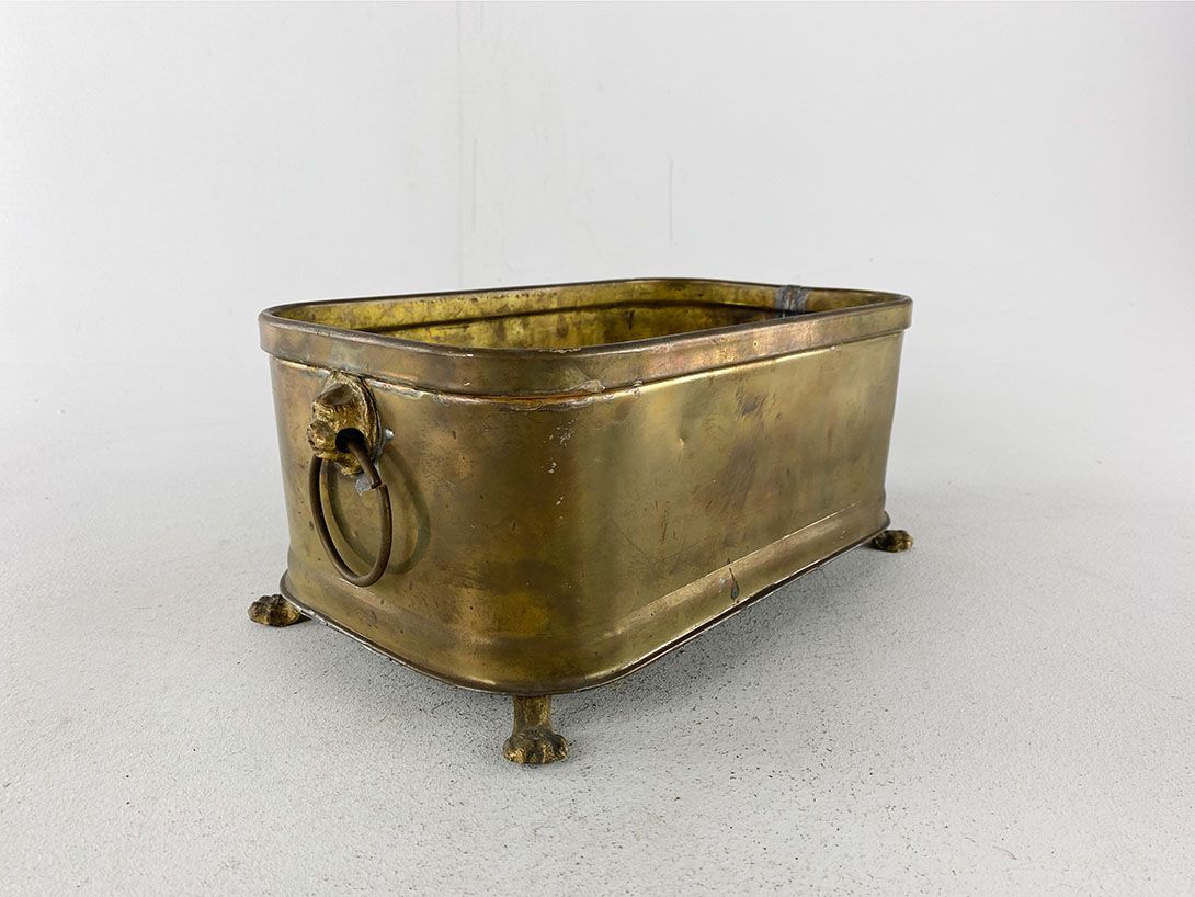 Foto Small Brass Tub with Feet