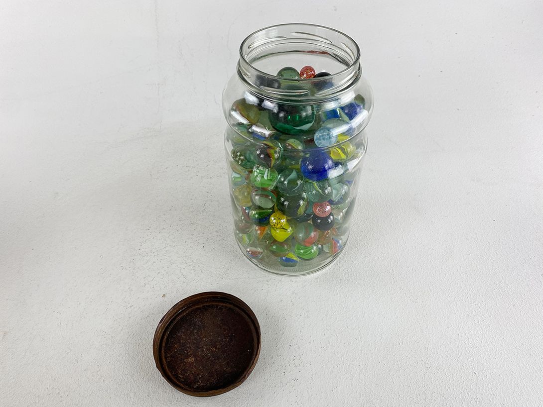 Foto Jar Full Of Marbles //