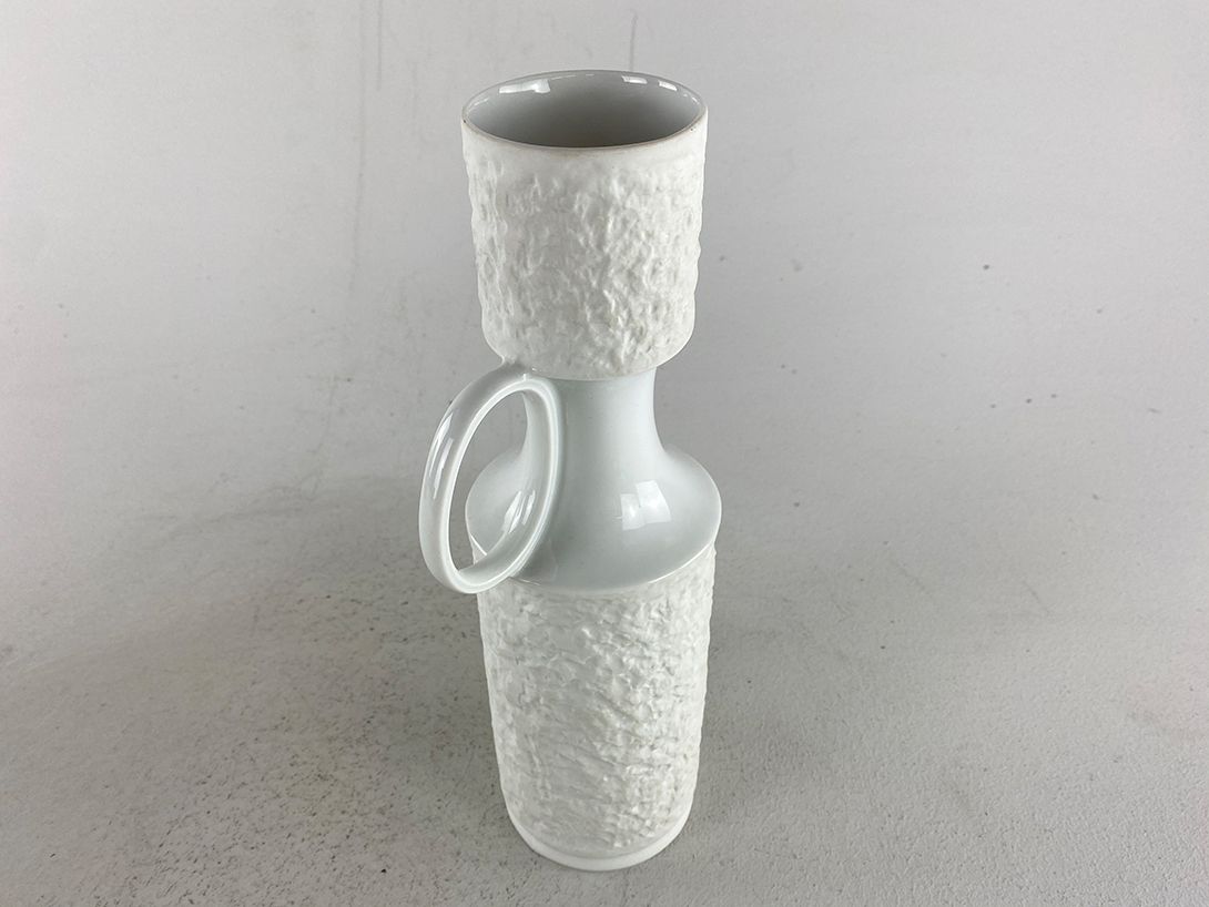 Foto White Porcelain Vase with Handle
