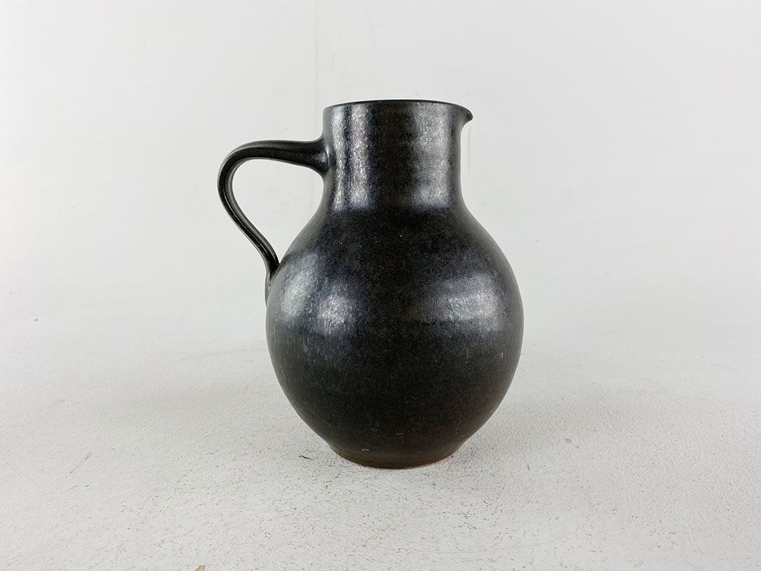 Foto Matte Black Jug Vase h19 C5