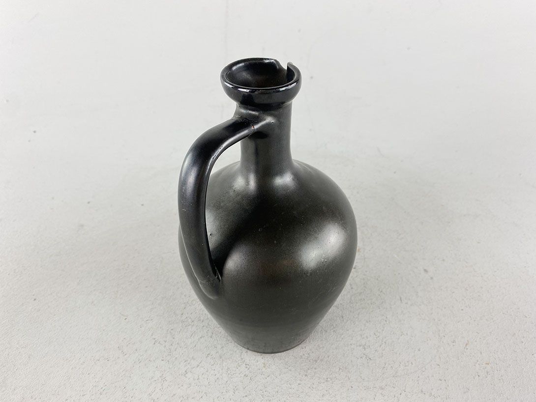 Foto Matte Black Jug Vase h20 B6