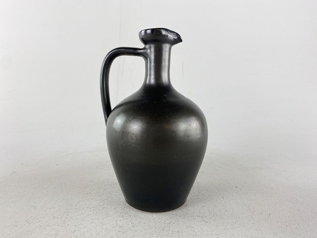 Foto Matte Black Jug Vase h20 B6