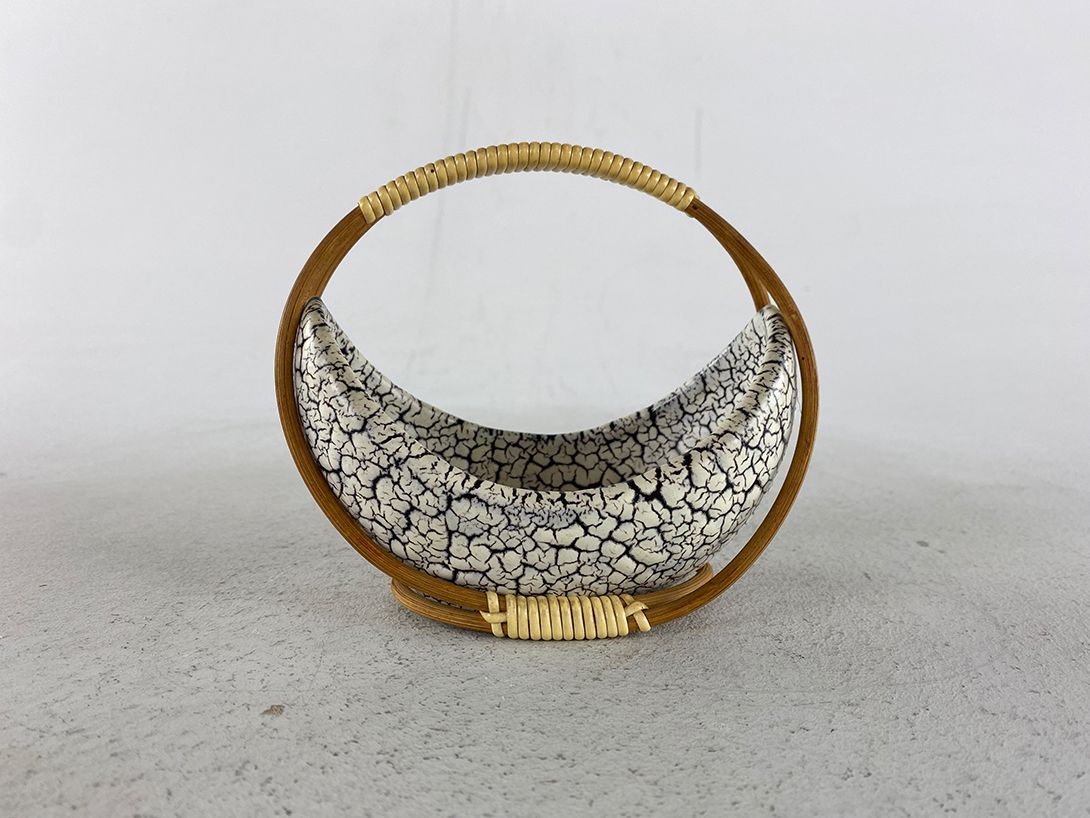 Foto Tiny Cracked Bowl with Handle