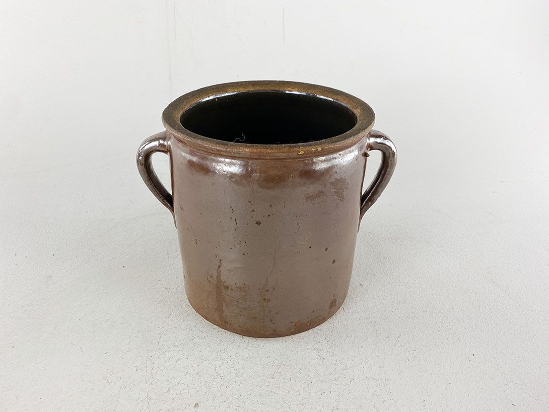 Foto Brown Pot with Two Handles