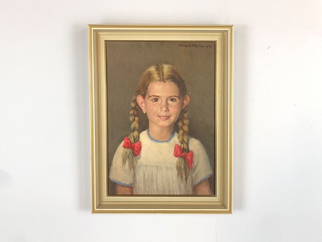 Foto Oil Painting Portrait of a Girl with Braided Hair and Red Ribbons 1944 h57x43 26E2
