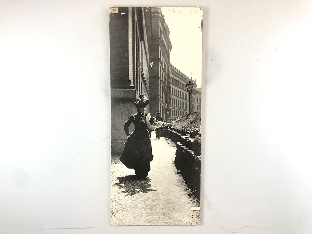 Foto Large Postwar Berlin Photography Lady with Flowers h146x61 X4