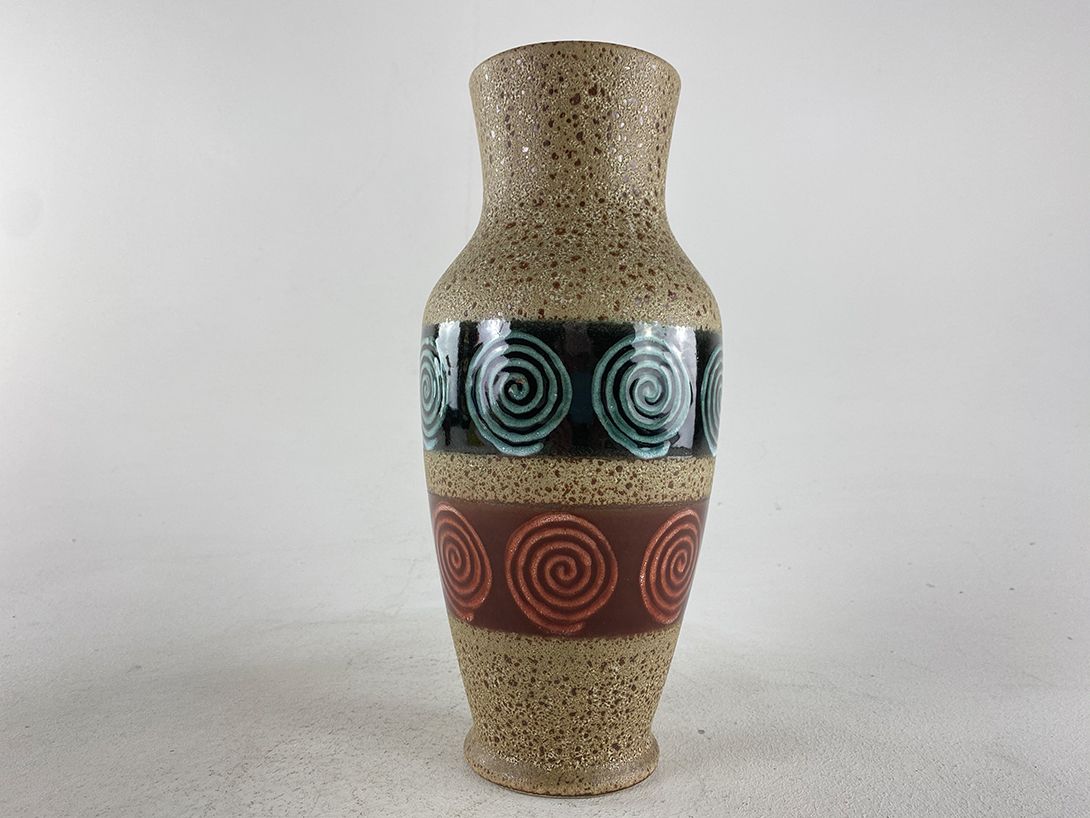 Foto Matte Beige Vase with Glowing Stripes h31 B5