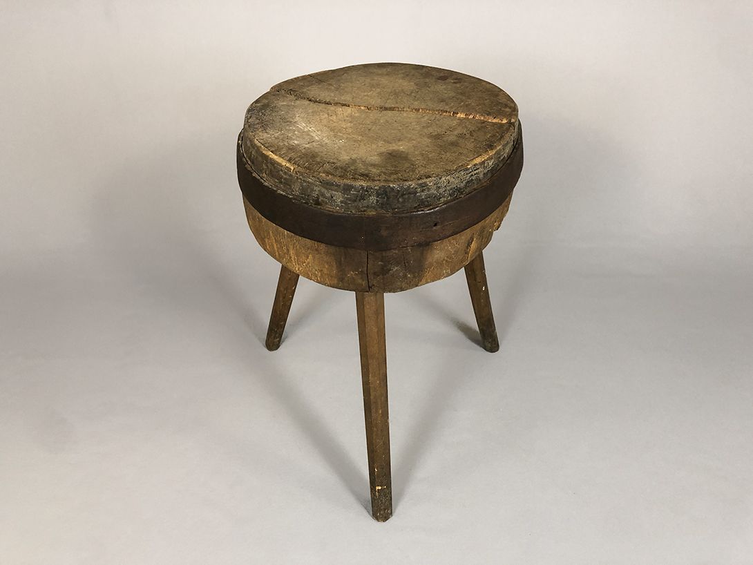 Foto Wooden Butcher&#8217;s block for beating meat