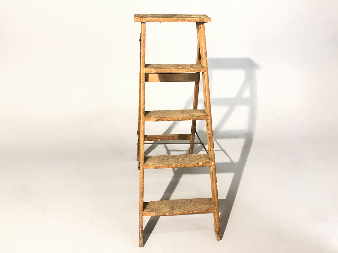 Foto Wooden Folding Ladder