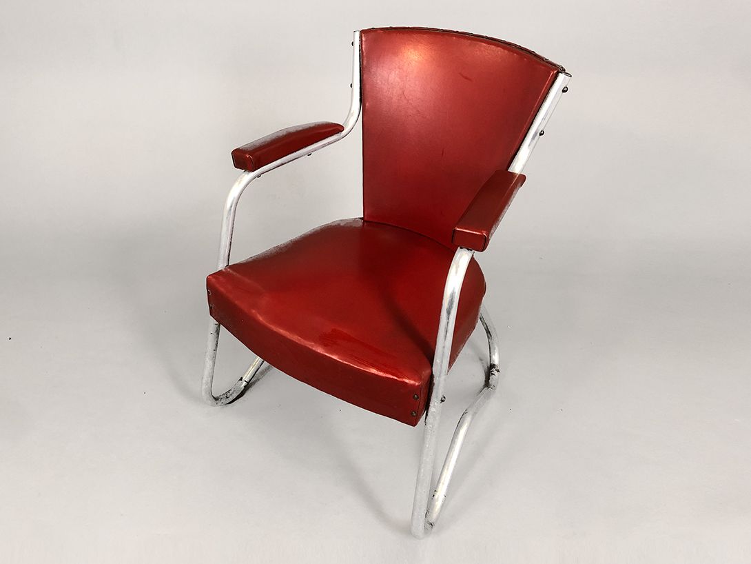 Foto Armchair with Chrome Frame and Red Leather Upholstery