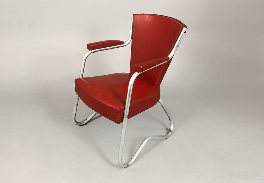 Foto Armchair with Chrome Frame and Red Leather Upholstery