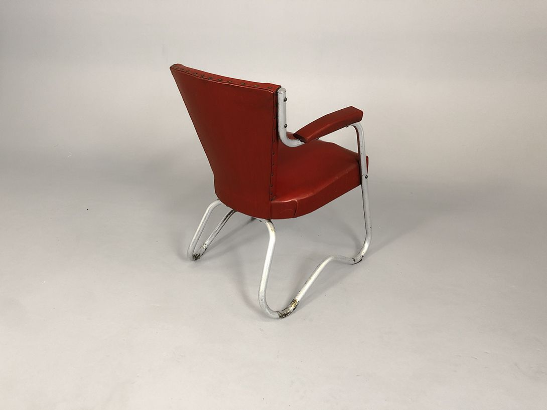 Foto Armchair with Chrome Frame and Red Leather Upholstery