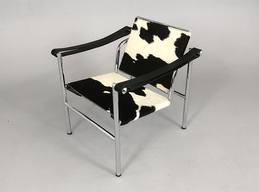 Foto Black and White Cow Skin Chair with a Chrome Frame