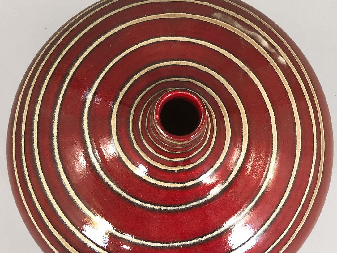 Foto Round Red Floor Vase with Small Opening h40 E6