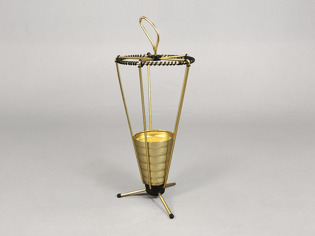 Foto Brass Umbrella Stand with Black Decorations