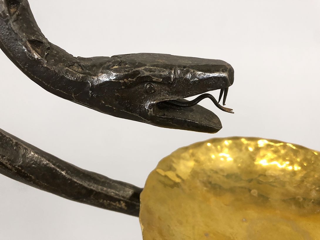 Foto Floor Ashtray in Form of a Snake with Brass Plate