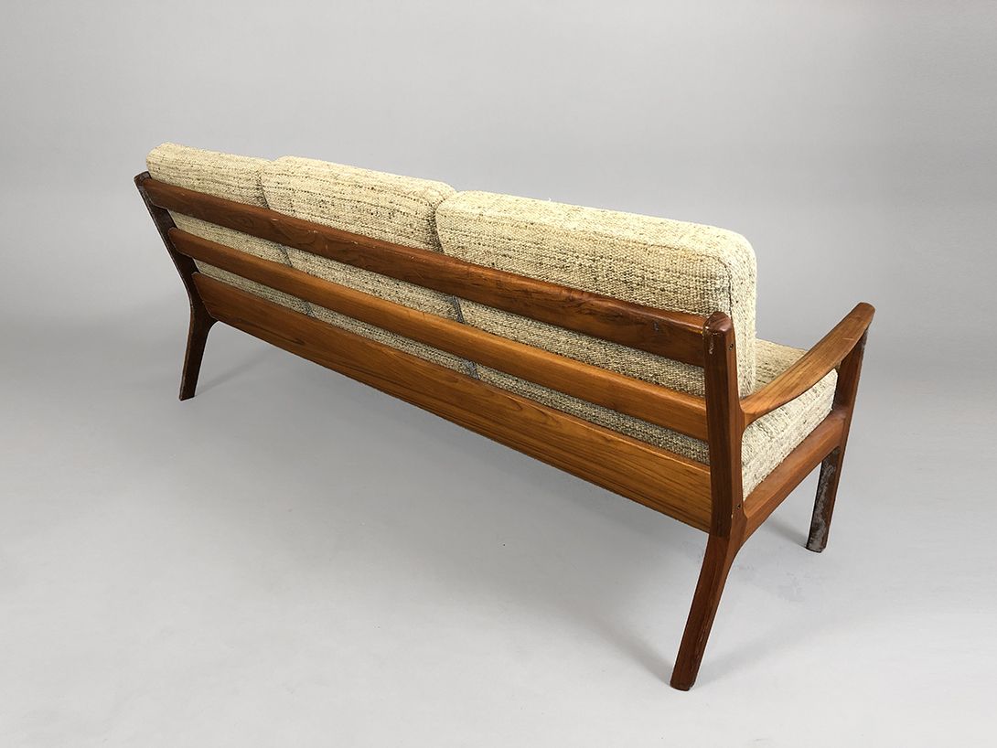 Foto Ole Wanscher Senator Sofa for Cado with Beige Upholstery 1955