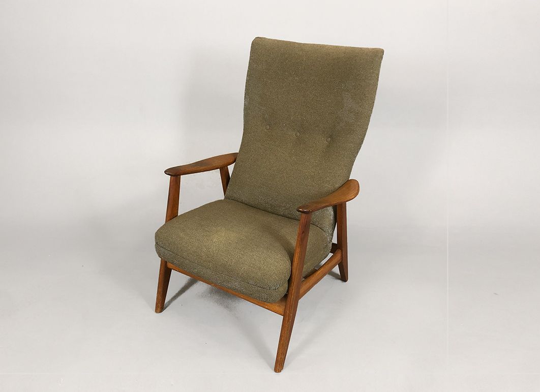 Foto Armchair with Olive Green Upholstery