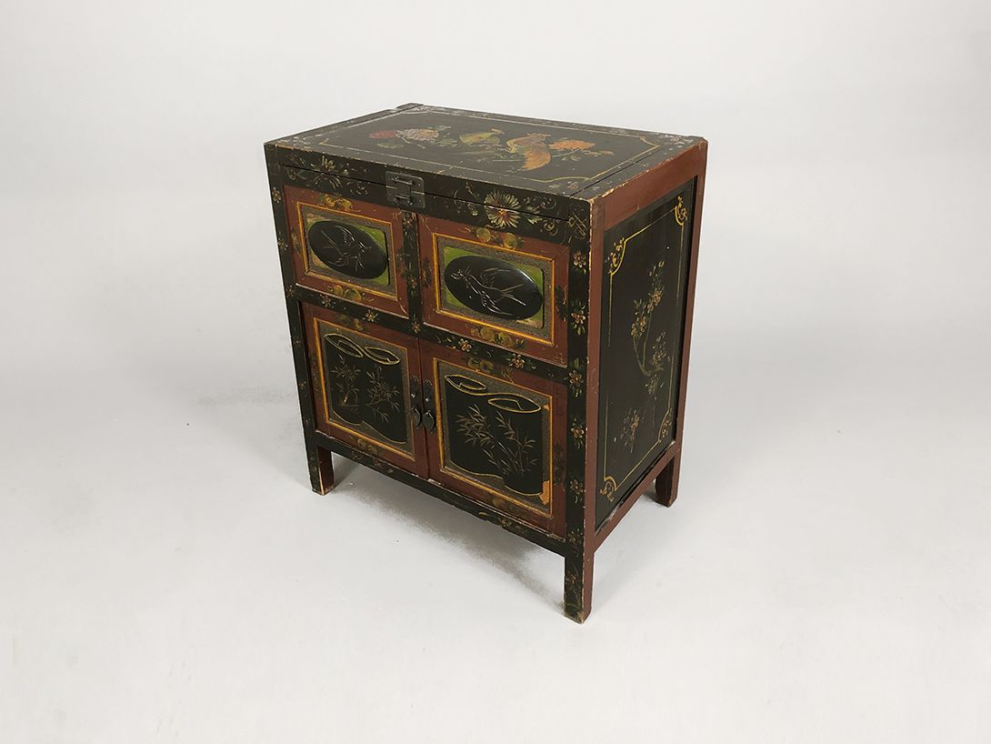Foto Chinese Highboard for Drinks with Ornaments Germany 1900