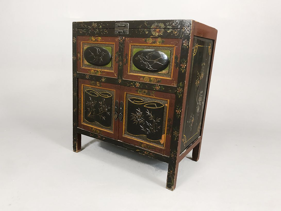 Foto Chinese Highboard for Drinks with Ornaments Germany 1900